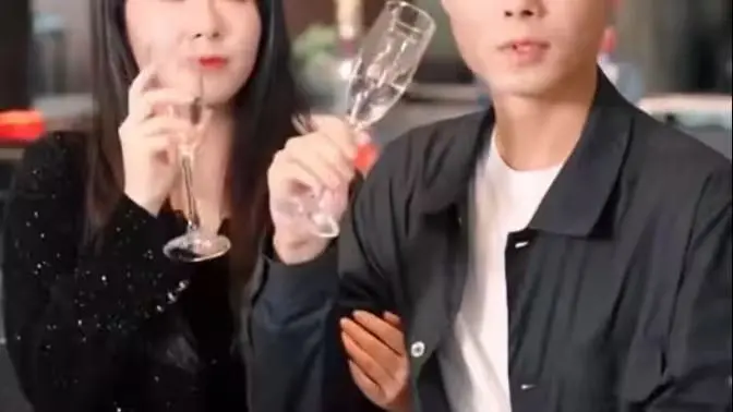 《晚风倾情旧人归》：当爱情遭遇现实，职场中的相遇是救赎还是负担？